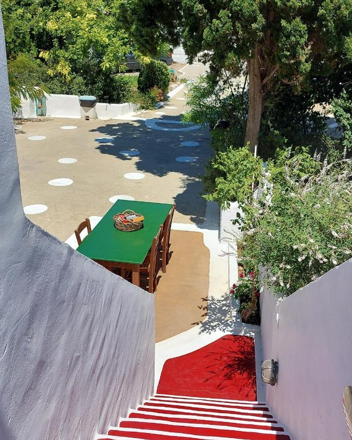 Ο Μπαξεσ Apartment Livadi  Bagian luar foto