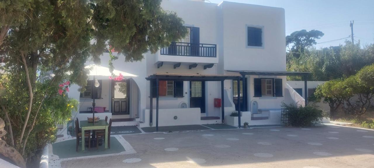 Ο Μπαξεσ Apartment Livadi  Bagian luar foto